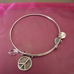 Bangle bracelet